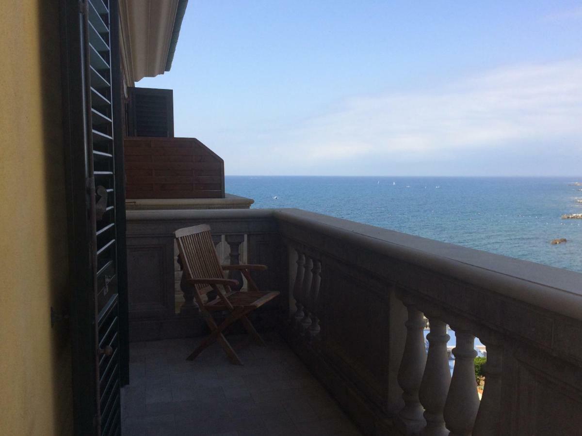 Appartamenti Fronte Mare กัสตีลยอนเชลโล ภายนอก รูปภาพ